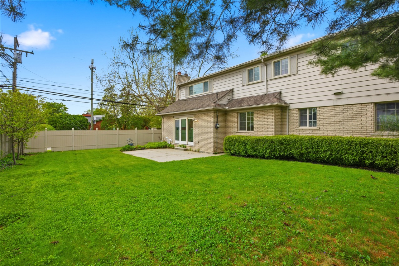653 Perrien Place Grosse Pointe, MI 48236 - Photo 5 of 54