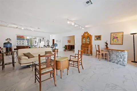 $2,595,000 | 218 Shore Drive South, Miami, FL 33133