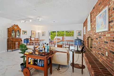 $2,595,000 | 218 Shore Drive South, Miami, FL 33133