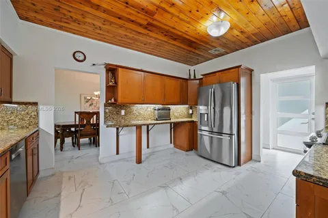 $2,595,000 | 218 Shore Drive South, Miami, FL 33133