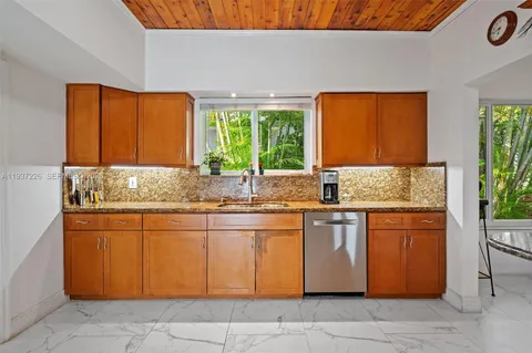 $2,595,000 | 218 Shore Drive South, Miami, FL 33133