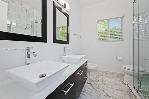 $2,595,000 | 218 Shore Drive South, Miami, FL 33133