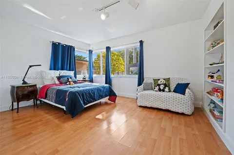 $2,595,000 | 218 Shore Drive South, Miami, FL 33133