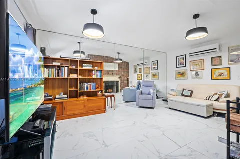 $2,595,000 | 218 Shore Drive South, Miami, FL 33133