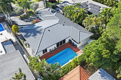 $2,595,000 | 218 Shore Drive South, Miami, FL 33133