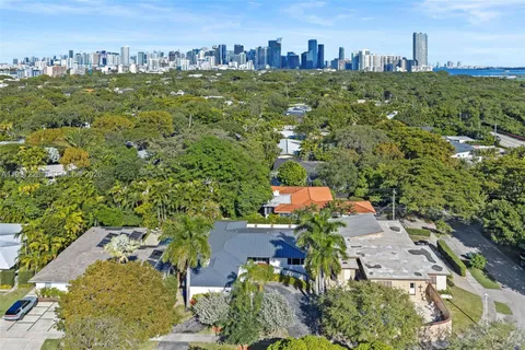 $2,595,000 | 218 Shore Drive South, Miami, FL 33133
