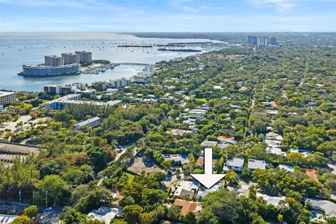 $2,595,000 | 218 Shore Drive South, Miami, FL 33133
