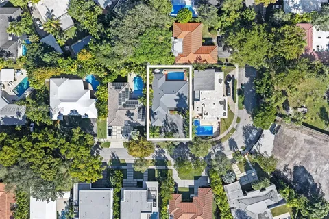 $2,595,000 | 218 Shore Drive South, Miami, FL 33133
