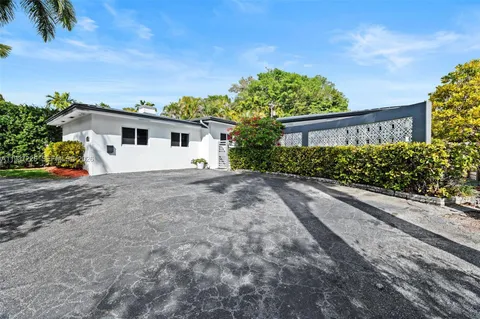 $2,595,000 | 218 Shore Drive South, Miami, FL 33133