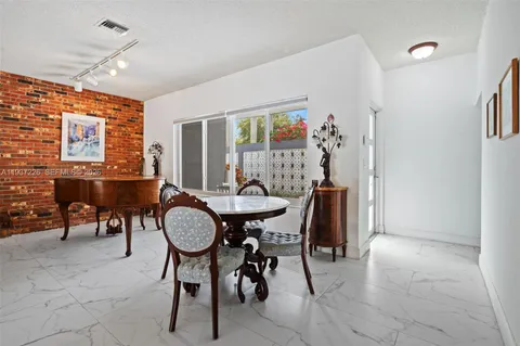 $2,595,000 | 218 Shore Drive South, Miami, FL 33133