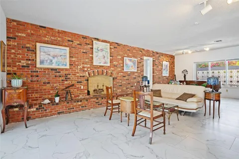 $2,595,000 | 218 Shore Drive South, Miami, FL 33133