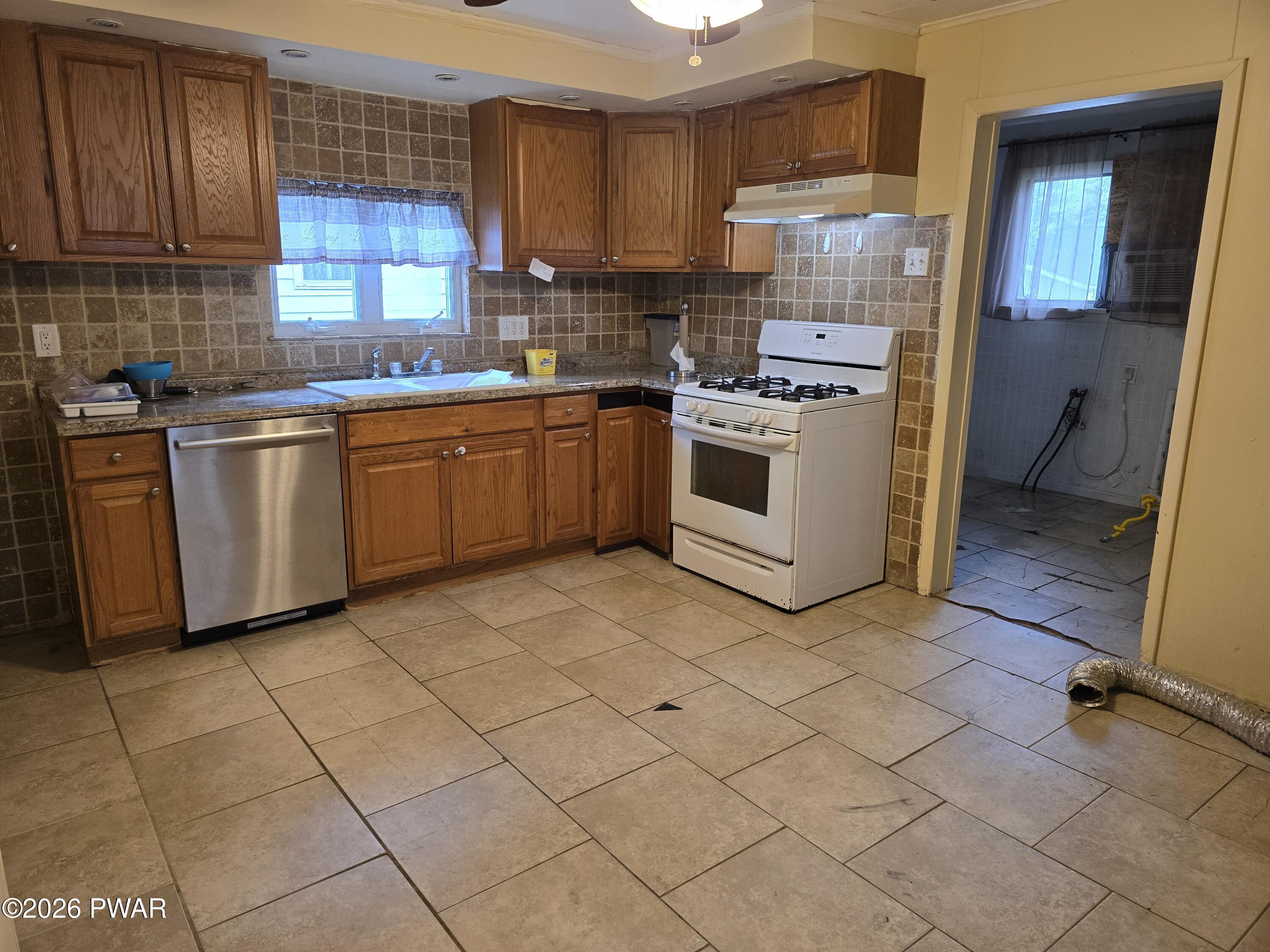 9 Glinko Street Scranton, PA 18504 - Photo 2 of 15