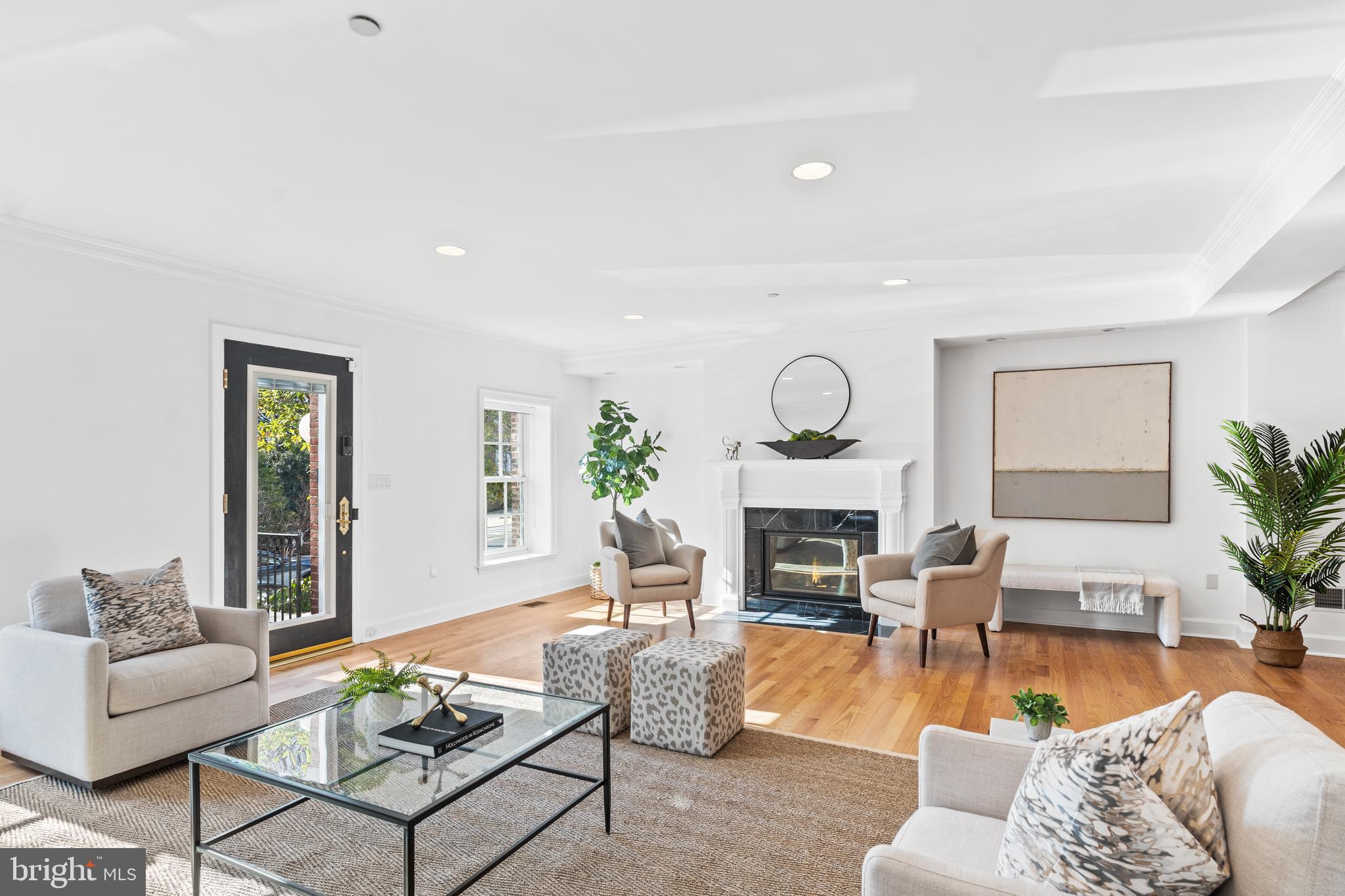 2121 S Street Northwest Washington, DC 20008 - Photo 2 of 37 Living Room