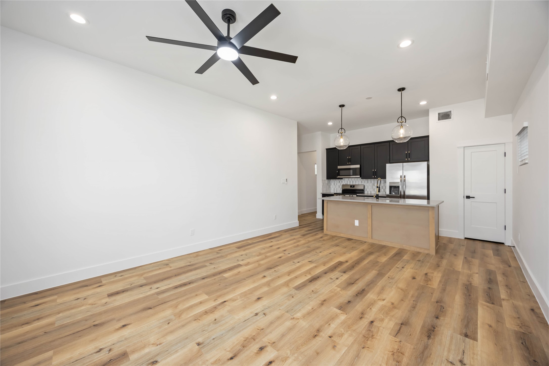 8013 Cora Street, Unit B Houston, TX 77088 - Photo 3 of 20