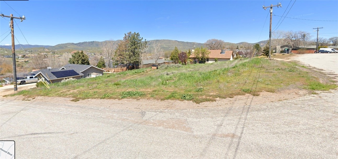 22330 Fontana Street Tehachapi, CA 93561 - Photo 2 of 4