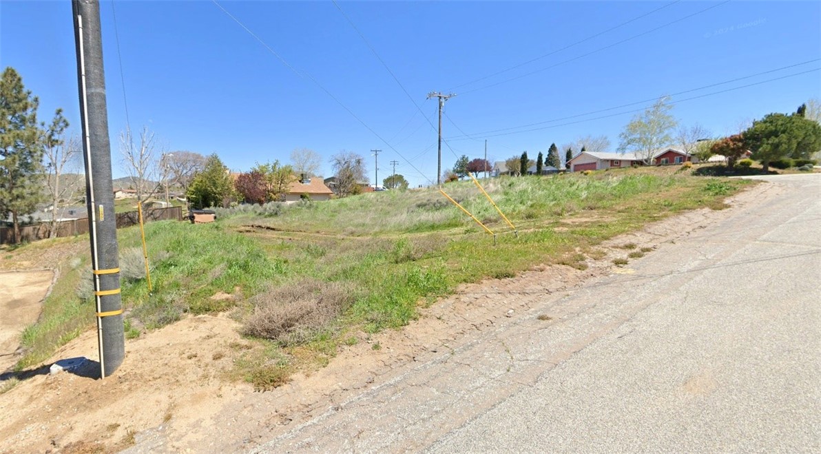22330 Fontana Street Tehachapi, CA 93561 - Photo 3 of 4