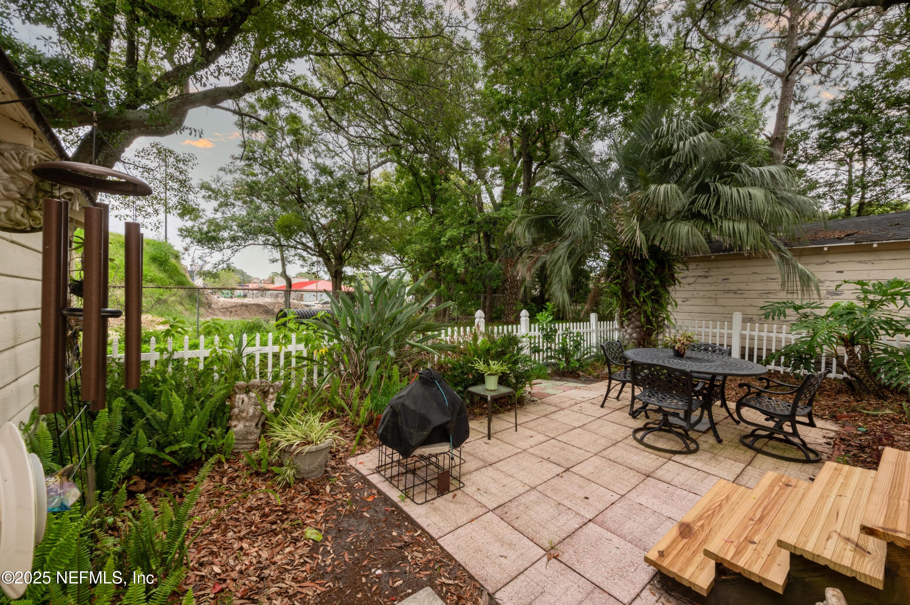 903 Old Hickory Road Jacksonville, FL 32207 - Photo 5 of 37 2024_07_08 903 Old Hickory Rd-010-backya