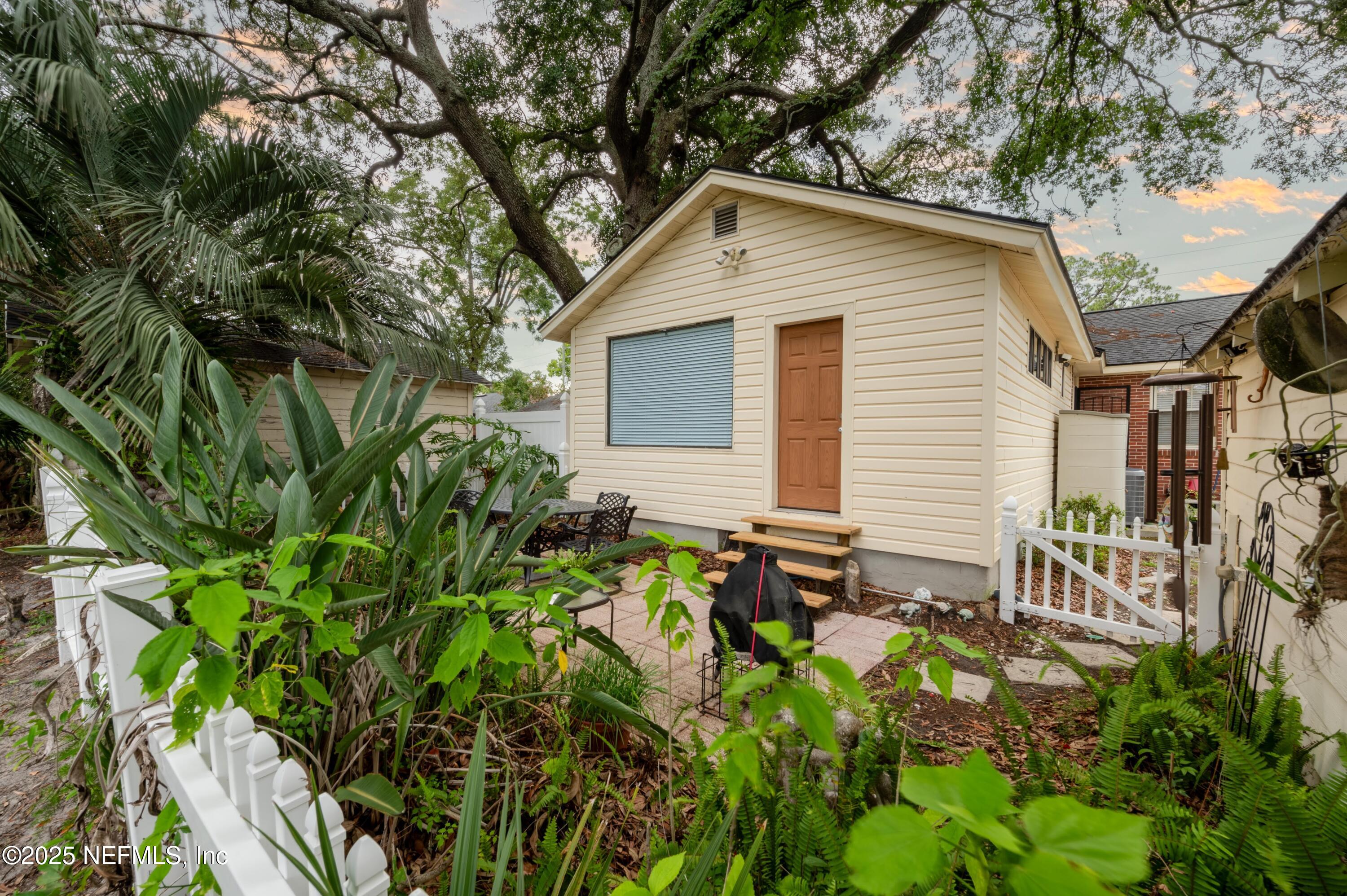 903 Old Hickory Road Jacksonville, FL 32207 - Photo 8 of 37 2024_07_08 903 Old Hickory Rd-019-backya