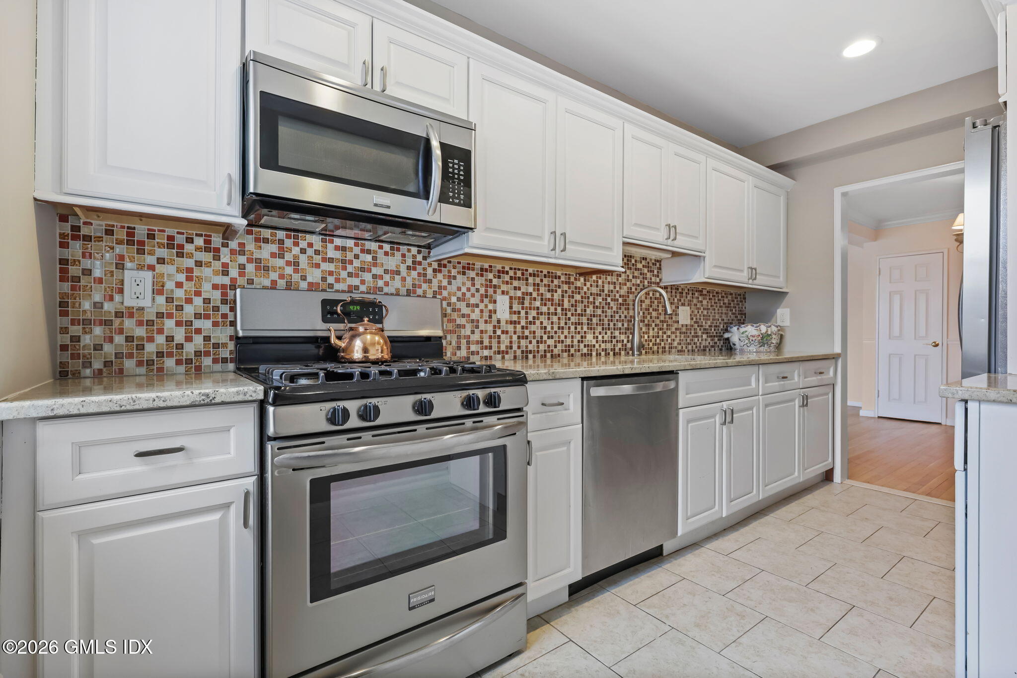 3 Putnam Hill, Unit 4F Greenwich, CT 06830 - Photo 14 of 22 18-web-or-mls-3-putnam-hill-rd-apt-4f