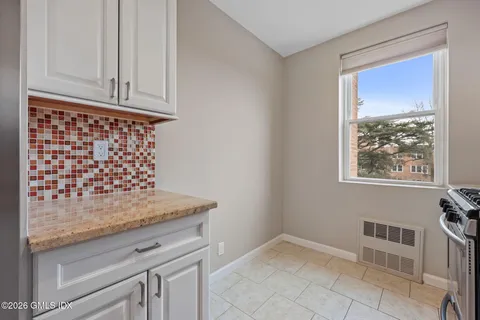 $425,000 | 3 Putnam Hill, Unit 4F, Greenwich, CT 06830