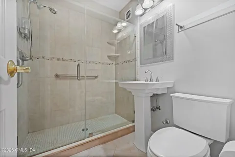 $425,000 | 3 Putnam Hill, Unit 4F, Greenwich, CT 06830