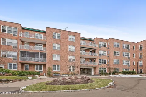 $425,000 | 3 Putnam Hill, Unit 4F, Greenwich, CT 06830