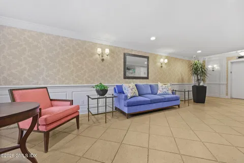 $425,000 | 3 Putnam Hill, Unit 4F, Greenwich, CT 06830