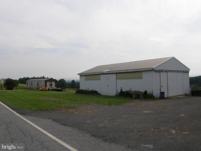 14516 White Oak Ridge Hancock, MD 21750 - Photo 2 of 5 Rental and machine shed