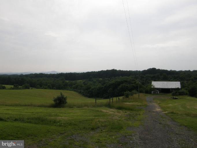 14516 White Oak Ridge Hancock, MD 21750 - Photo 4 of 5 Pasture and barn
