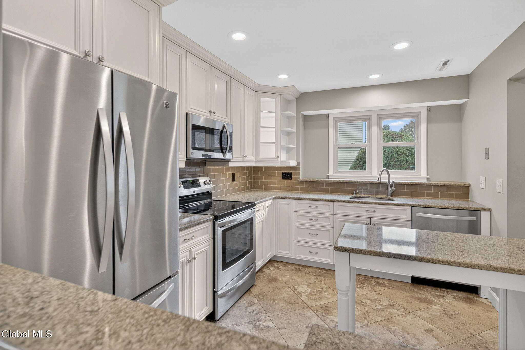 6 Freemans Way Halfmoon, NY 12065 - Photo 2 of 28 4-web-or-mls-004-DSC04827