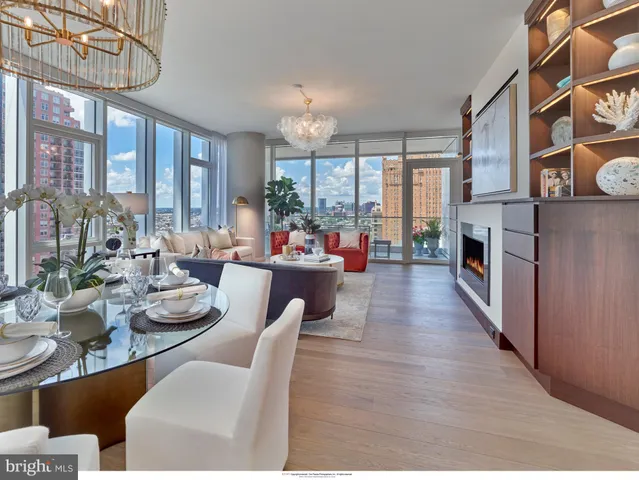 $1,495,000 | 301 South Broad Street, Unit 804, Philadelphia, PA 19107