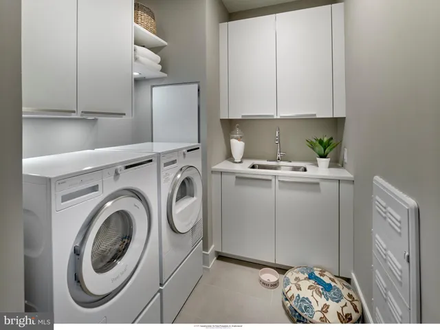 $1,495,000 | 301 South Broad Street, Unit 804, Philadelphia, PA 19107