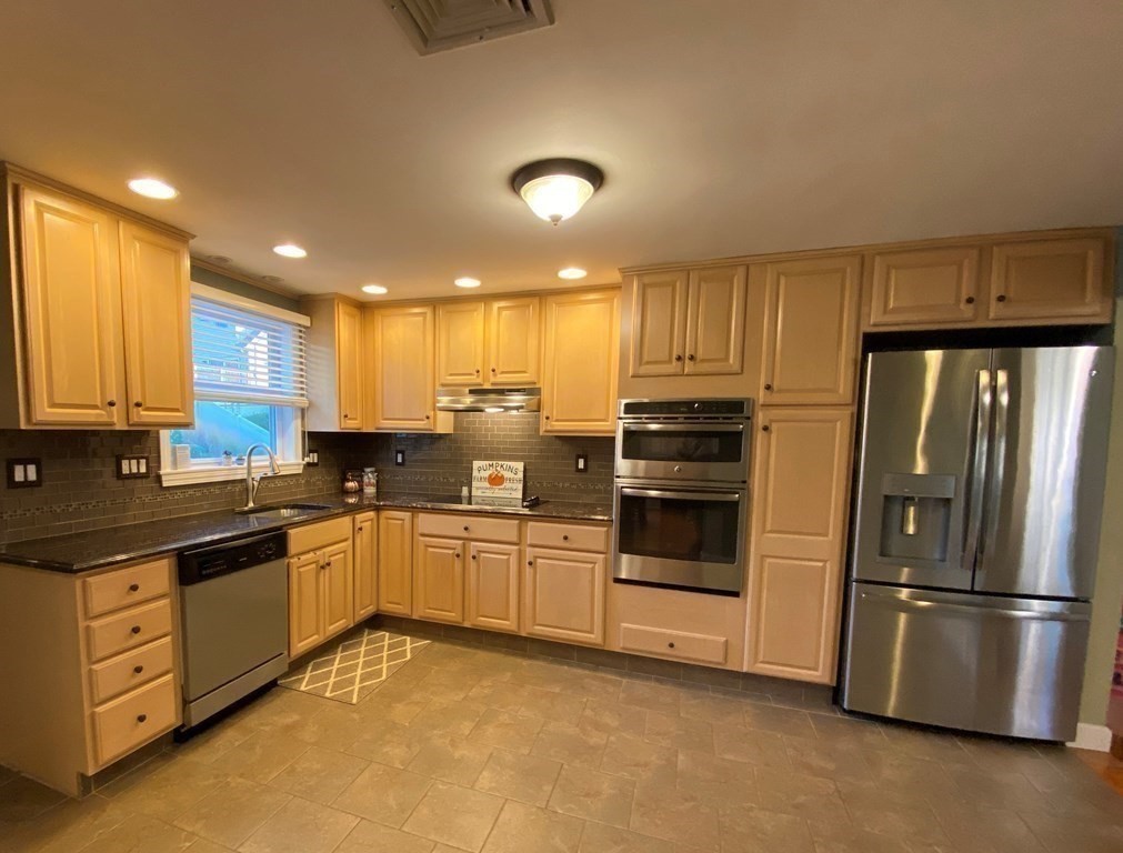 77 Wentworth Road Revere, MA 02151 - Photo 12 of 31 Gallery Image 12