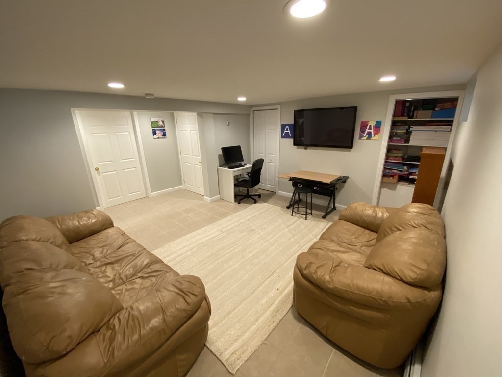 77 Wentworth Road Revere, MA 02151 - Photo 20 of 31 Gallery Image 20