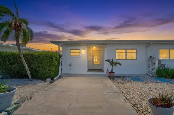 $599,900 | 17 Seaside Court, Holmes Beach, FL 34217
