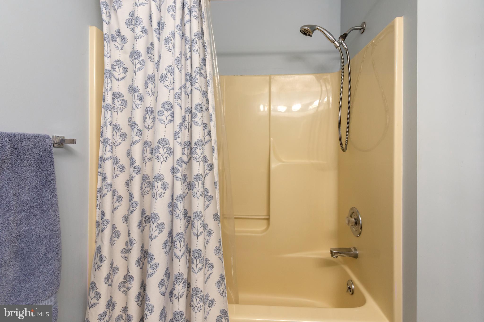 2406 Ellsworth Way, Unit 3B Frederick, MD 21702 - Photo 21 of 27 Guest bathroom near bedroom #2