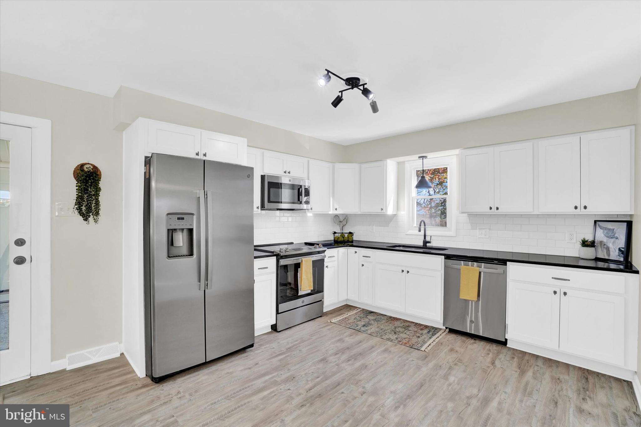 4959 East Prospect Road York, PA 17406 - Photo 9 of 33 Gallery Image 9