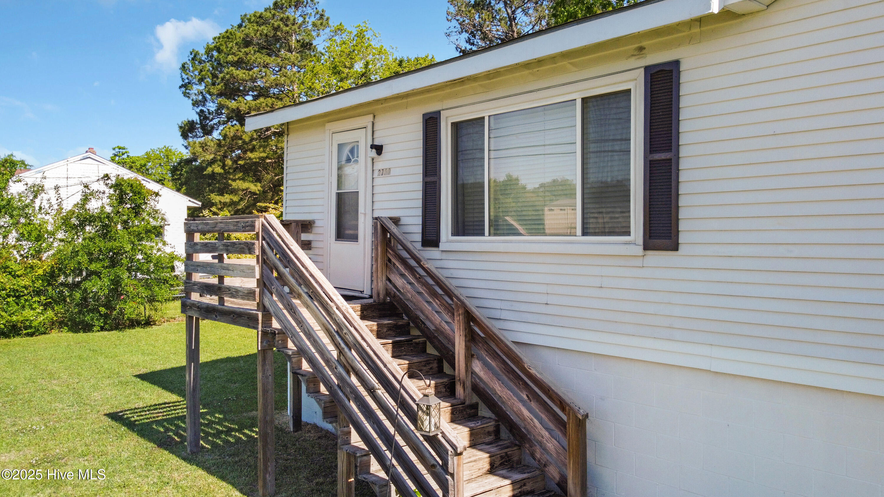 2700 Oaks Road New Bern, NC 28560 - Photo 7 of 21 Front