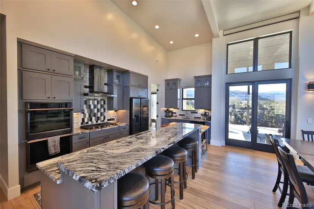a large kitchen with kitchen island a large island in it