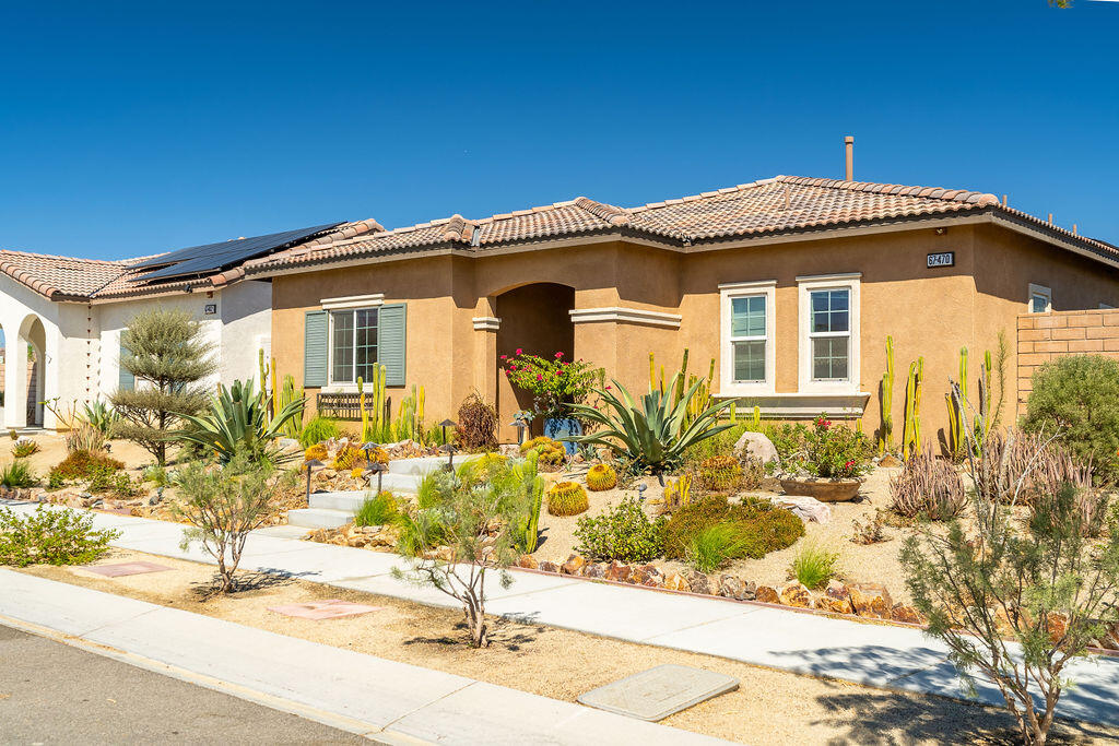 67470 Rio Naches Road Cathedral City, CA 92234 - Photo 3 of 32 a front view of a house with a yard