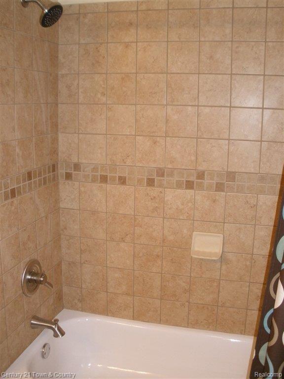 5560 Delmas Road Clarkston, MI 48348 - Photo 10 of 16 New ceramic tiled tub/shower