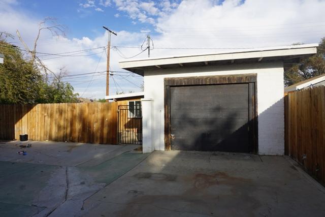 44822 Genoa Avenue Lancaster, CA 93534 - Photo 26 of 27 a view of backyard with brick wall and building