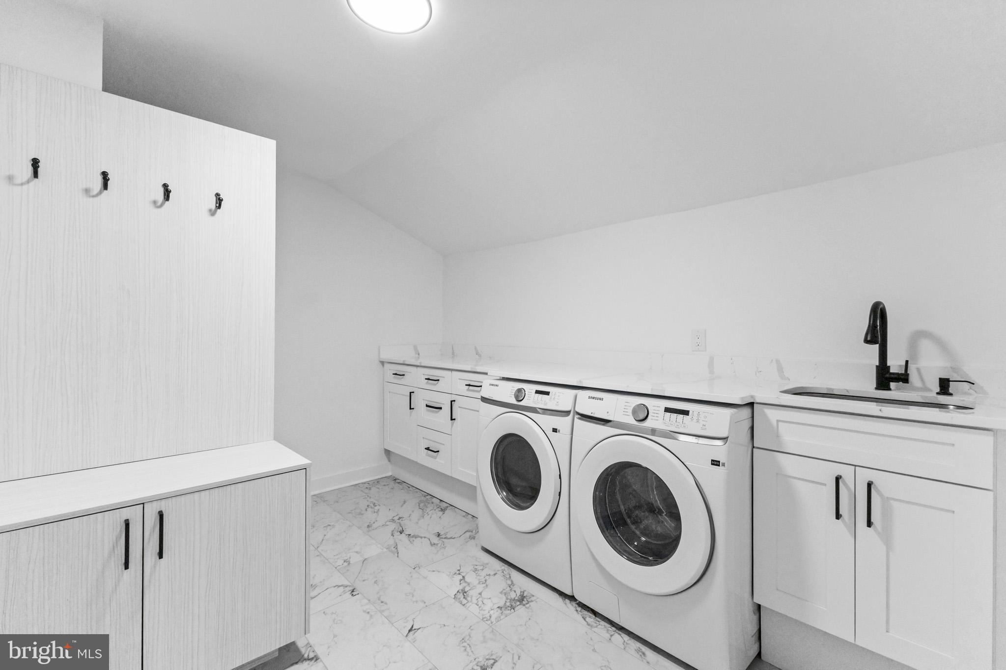 5 Perennial Lane Willingboro, NJ 08046 - Photo 12 of 52 a utility room with dryer and washer