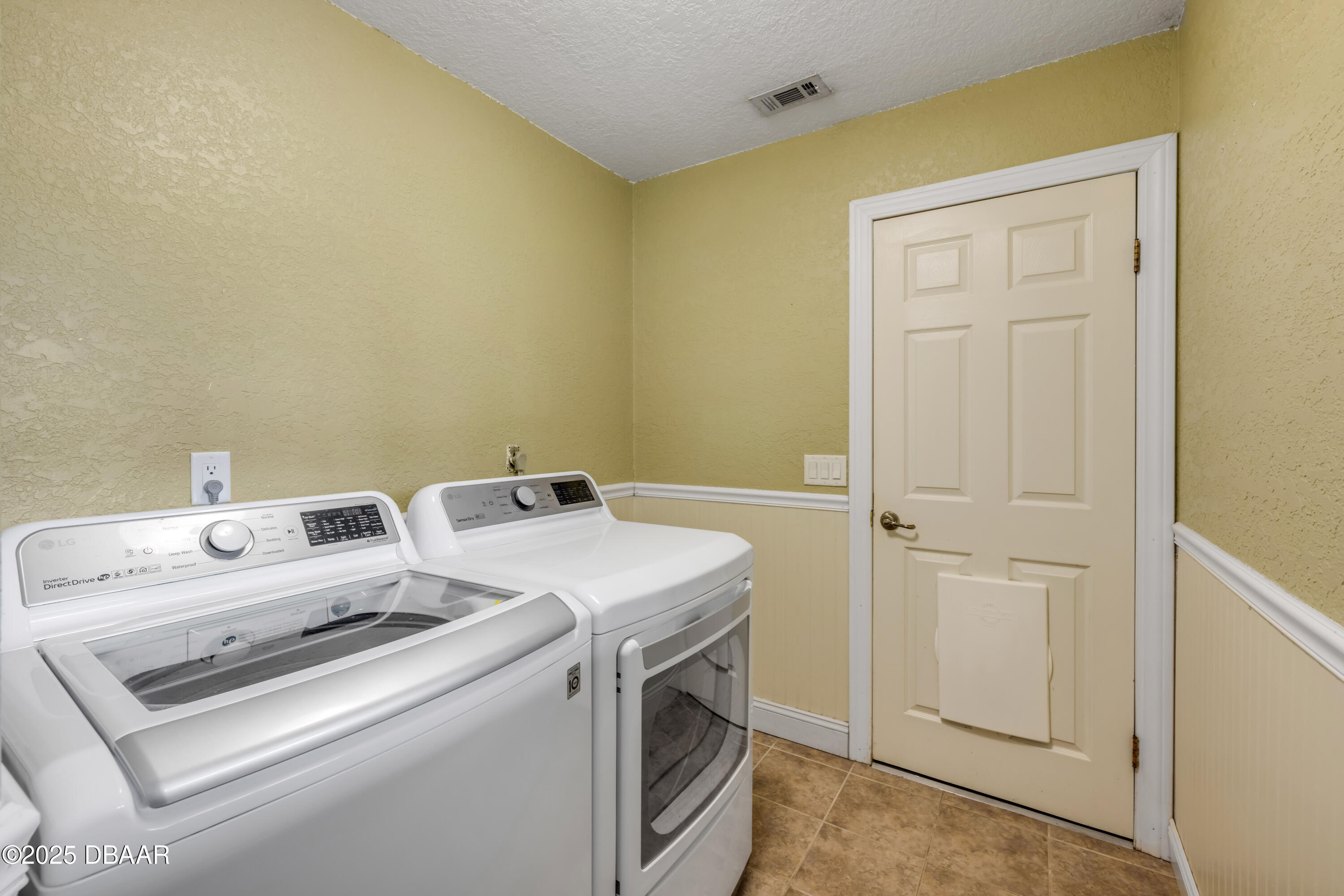 1617 Hontoon Road DeLand, FL 32720 - Photo 27 of 43 a utility room with dryer and washer