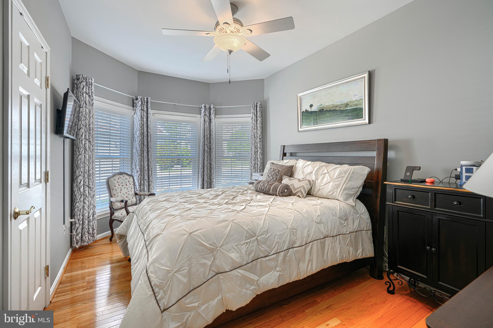 10765 Autumn Splendor Drive, Unit 52 Columbia, MD 21044 - Photo 12 of 29 Bedroom 1 w/bay window and hardwoods