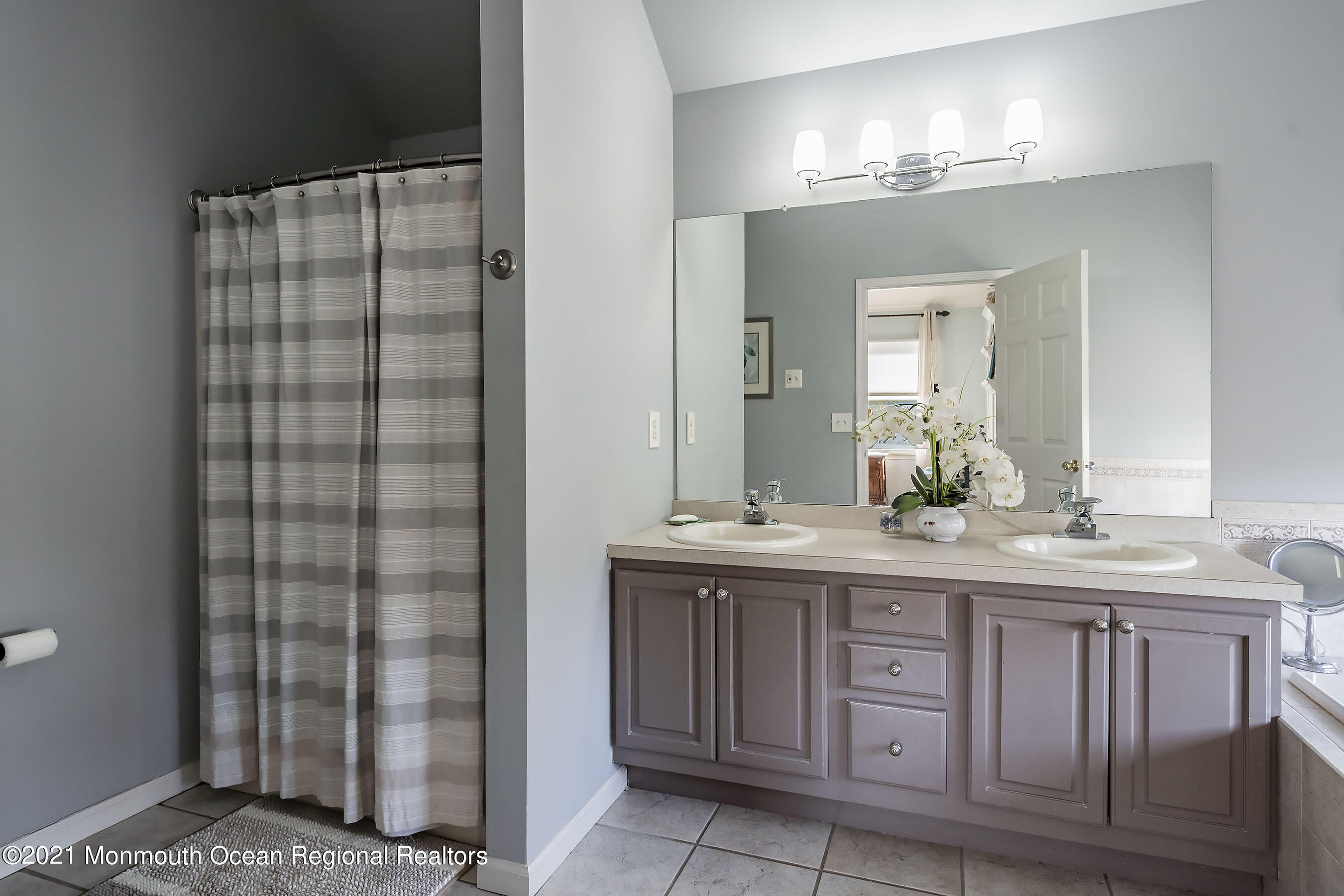914 Ocean Road Point Pleasant, NJ 08742 - Photo 23 of 40 Primary Bath 1