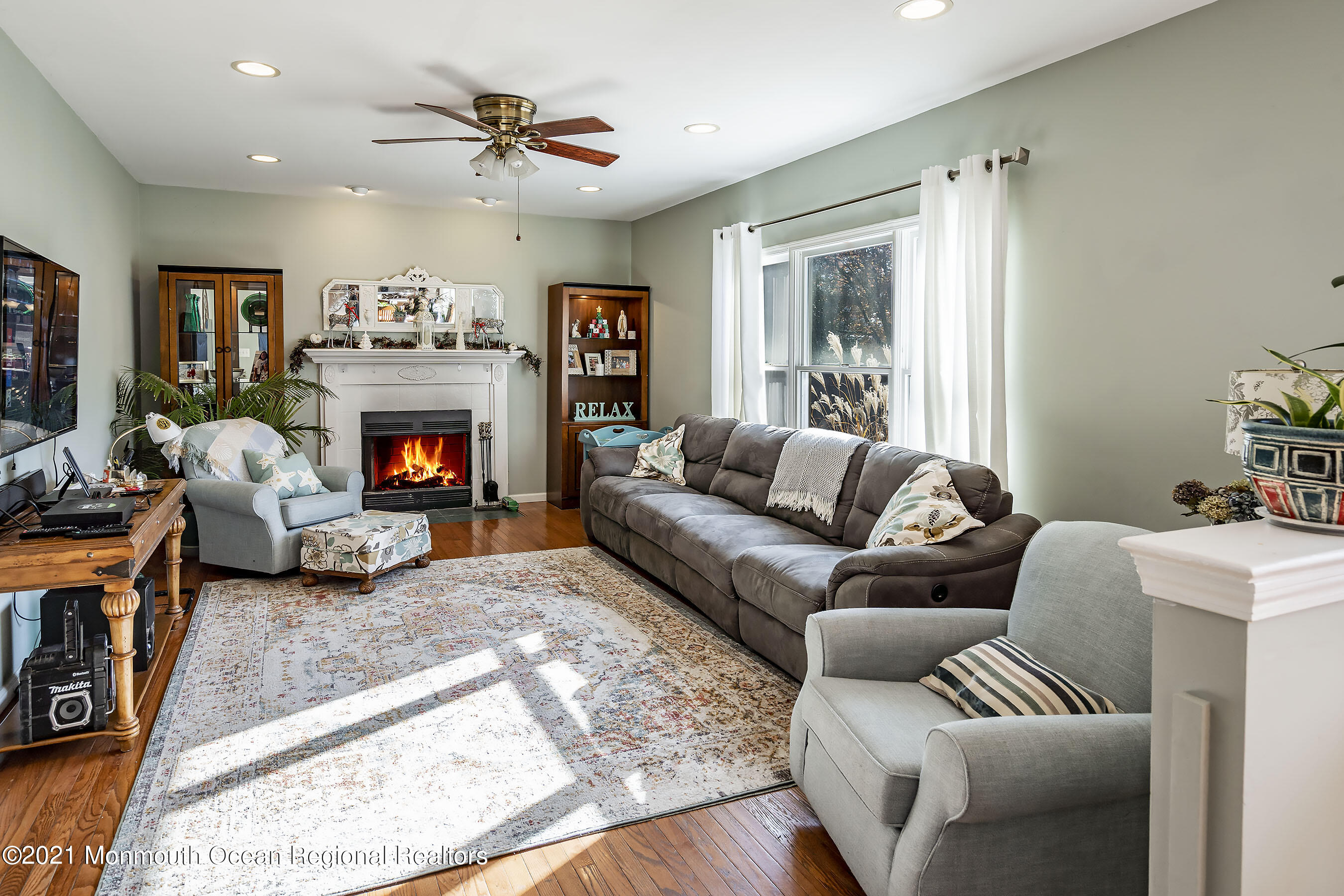 914 Ocean Road Point Pleasant, NJ 08742 - Photo 5 of 40 Living 1