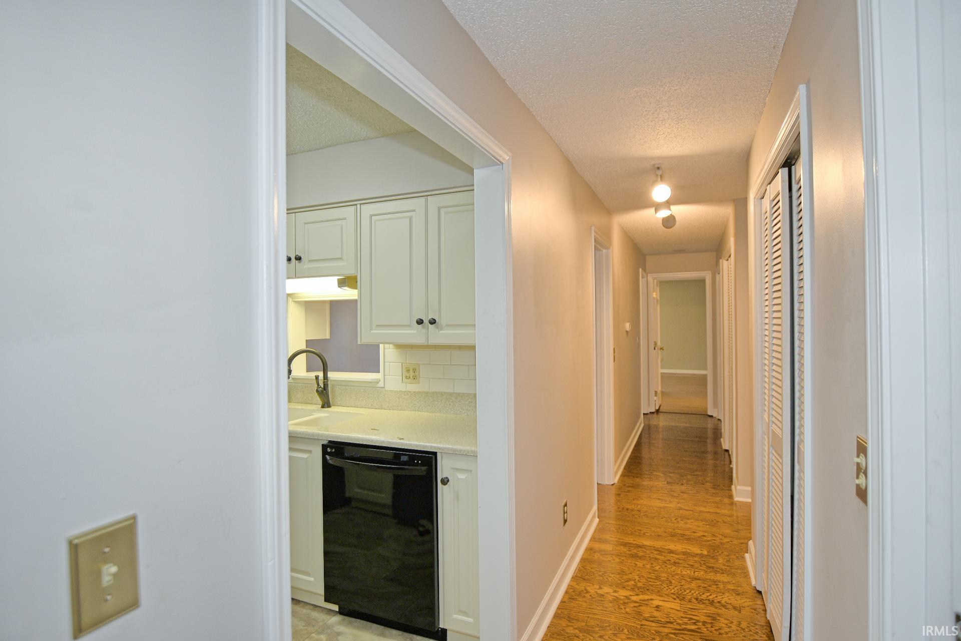 6628 Newburgh Road Evansville, IN 47715 - Photo 10 of 23