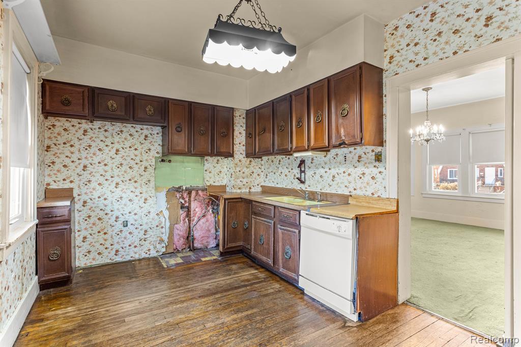 7722 Miller Road Dearborn, MI 48126 - Photo 8 of 23