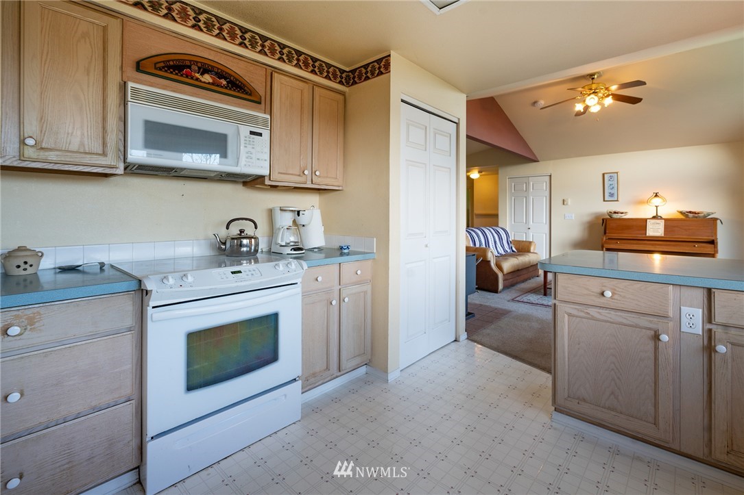 437 Davis Bay Road Lopez Island, WA 98261 - Photo 17 of 25